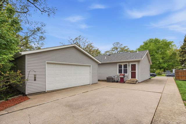 1160 32nd Street, Moline, IL 61265