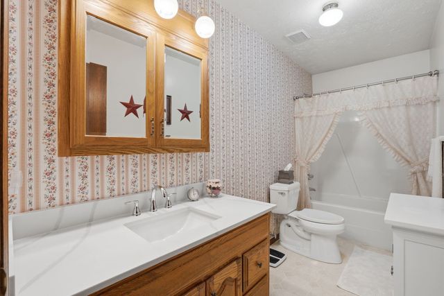 1160 32nd Street, Moline, IL 61265