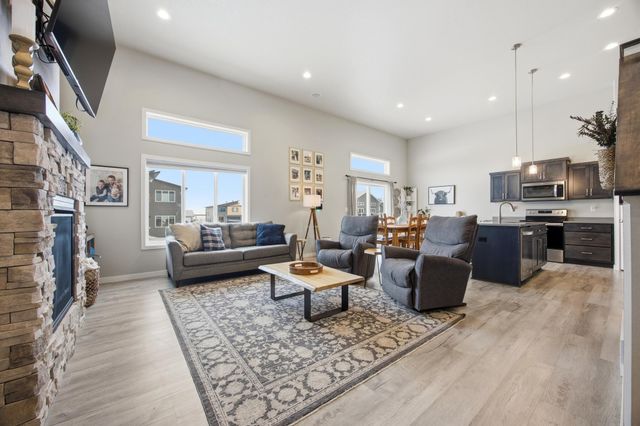 413 Hampton Drive W, Moorhead, MN 56560