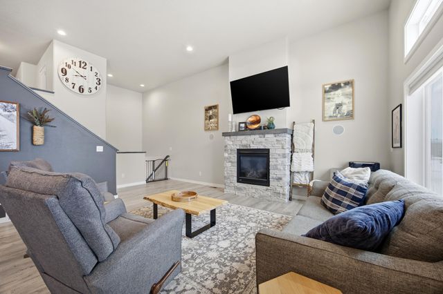 413 Hampton Drive W, Moorhead, MN 56560