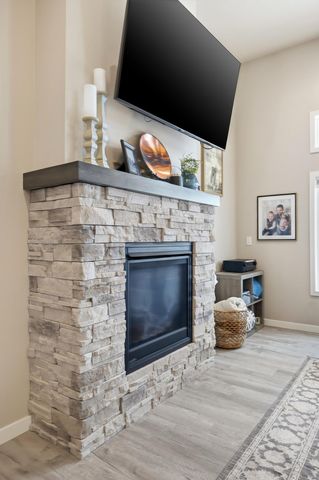 413 Hampton Drive W, Moorhead, MN 56560