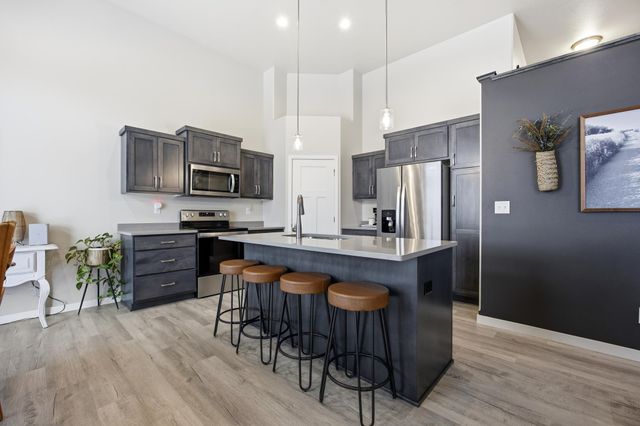 413 Hampton Drive W, Moorhead, MN 56560