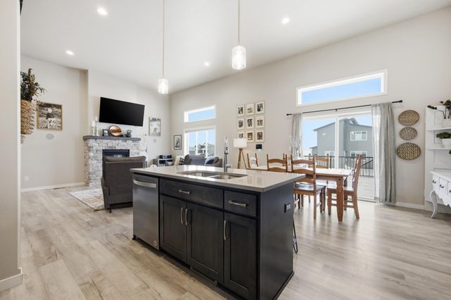 413 Hampton Drive W, Moorhead, MN 56560