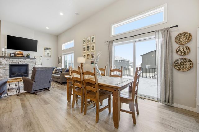 413 Hampton Drive W, Moorhead, MN 56560