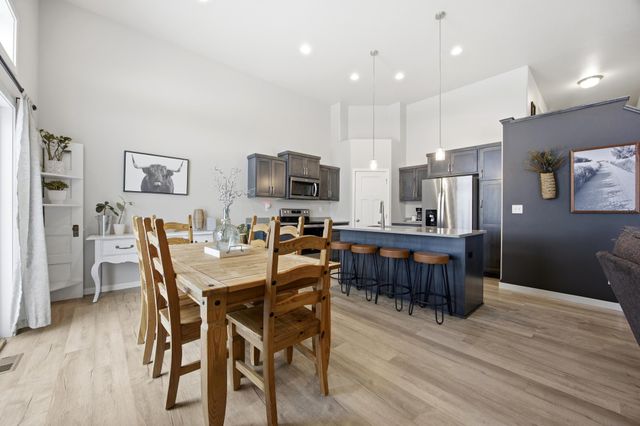 413 Hampton Drive W, Moorhead, MN 56560