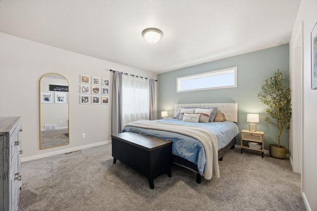 413 Hampton Drive W, Moorhead, MN 56560