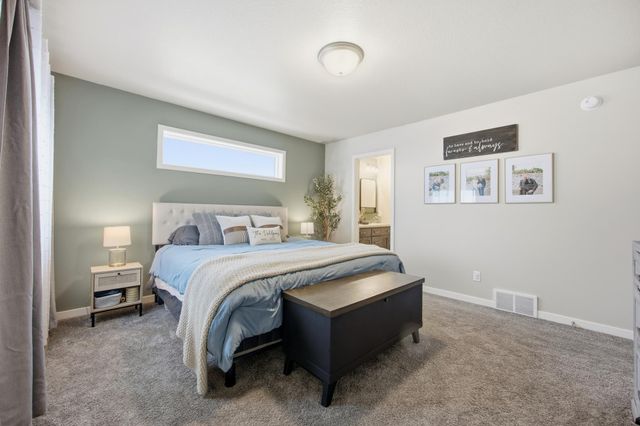 413 Hampton Drive W, Moorhead, MN 56560