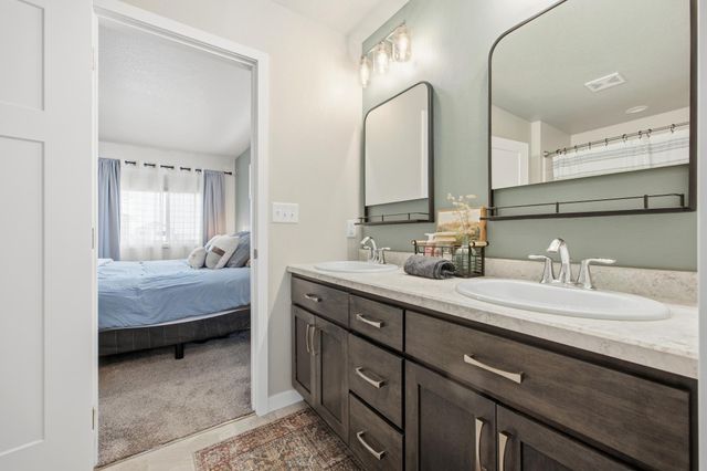 413 Hampton Drive W, Moorhead, MN 56560