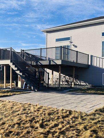 413 Hampton Drive W, Moorhead, MN 56560