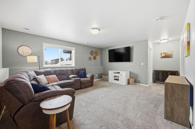 413 Hampton Drive W, Moorhead, MN 56560