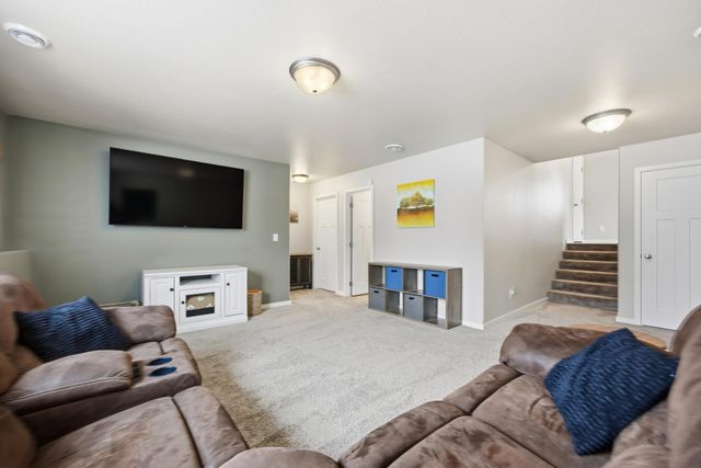 413 Hampton Drive W, Moorhead, MN 56560