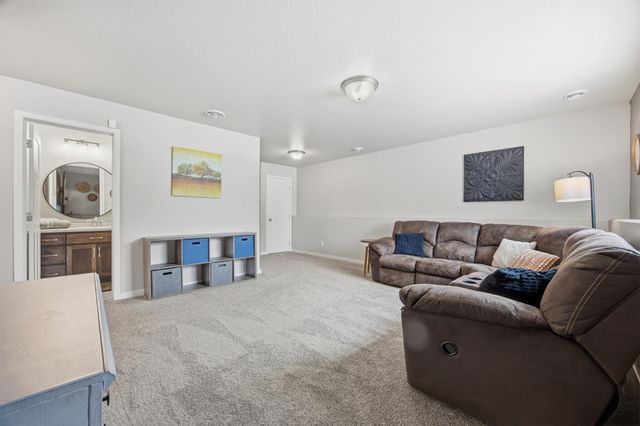 413 Hampton Drive W, Moorhead, MN 56560