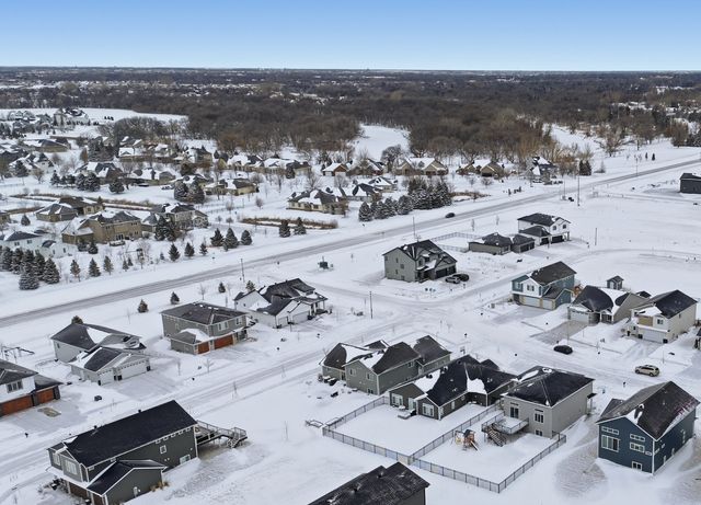 413 Hampton Drive W, Moorhead, MN 56560