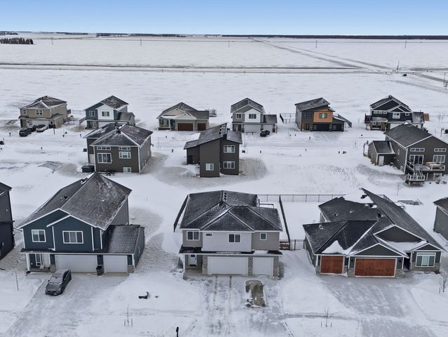 413 Hampton Drive W, Moorhead, MN 56560