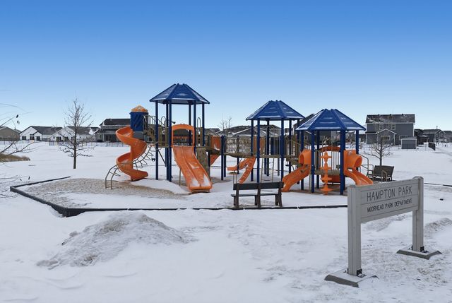 413 Hampton Drive W, Moorhead, MN 56560