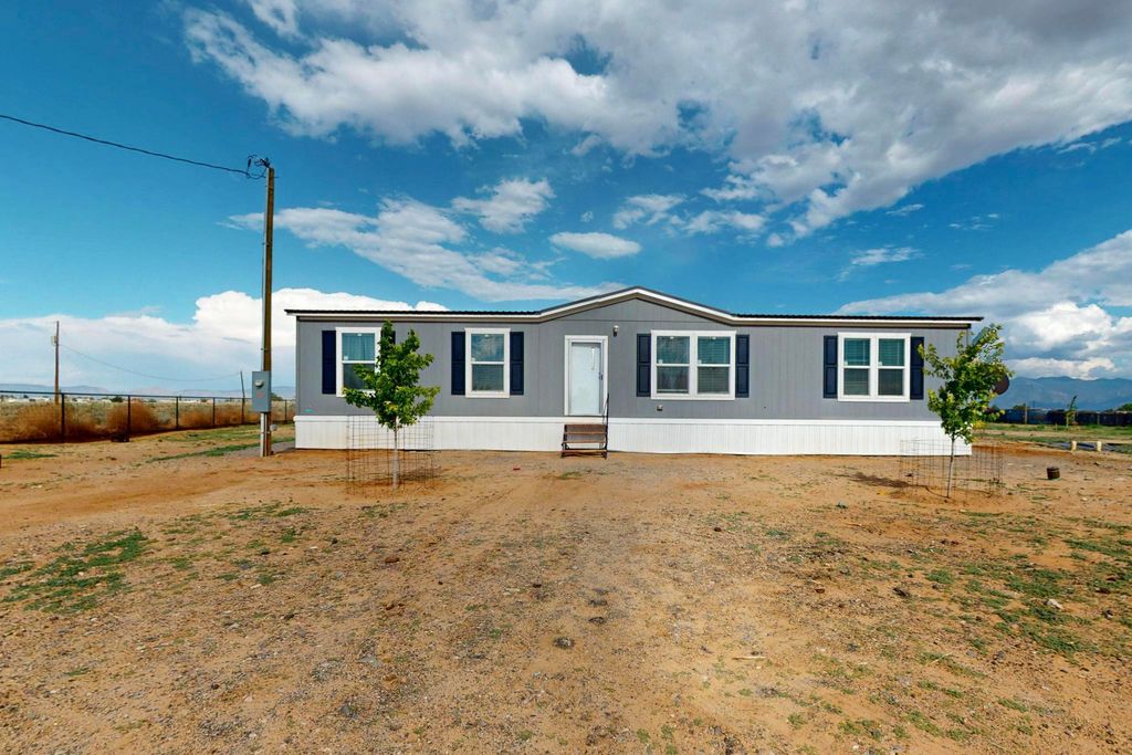 8 LILA Road, Los Lunas, NM 87031