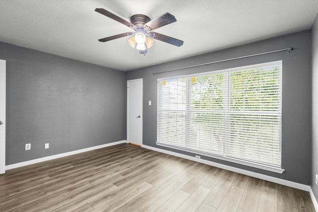 2535 Wedglea Drive 224, Dallas, TX 75211