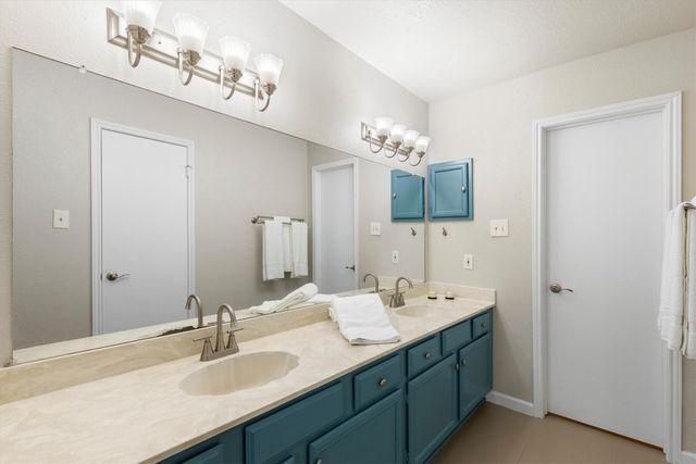 2535 Wedglea Drive 224, Dallas, TX 75211