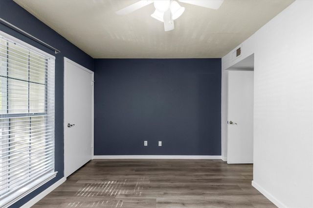2535 Wedglea Drive 224, Dallas, TX 75211