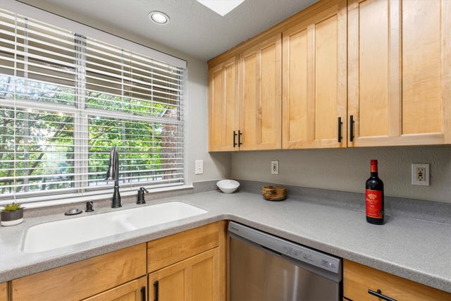 2535 Wedglea Drive 224, Dallas, TX 75211