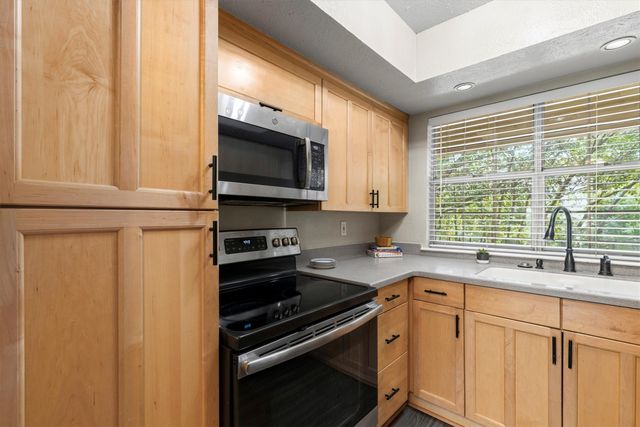2535 Wedglea Drive 224, Dallas, TX 75211