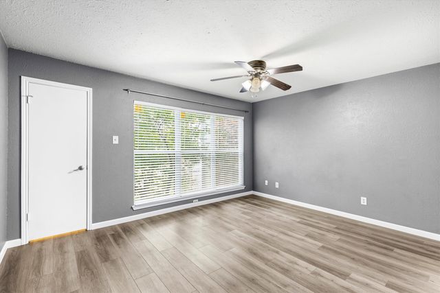 2535 Wedglea Drive 224, Dallas, TX 75211