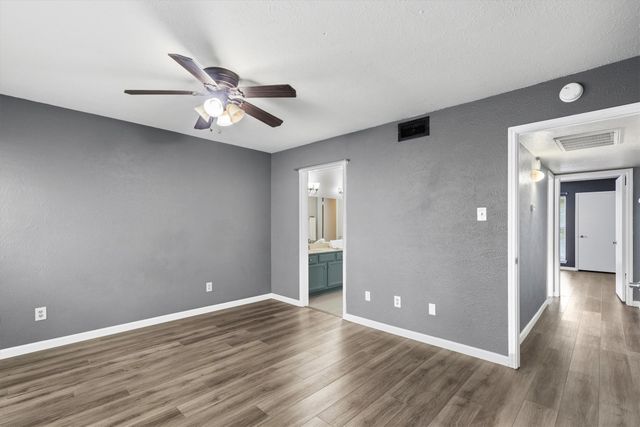 2535 Wedglea Drive 224, Dallas, TX 75211