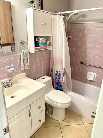 920 SW 11th Avenue 5d, Hallandale Beach, FL 33009