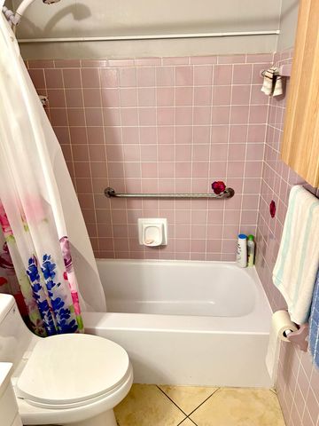 920 SW 11th Avenue 5d, Hallandale Beach, FL 33009