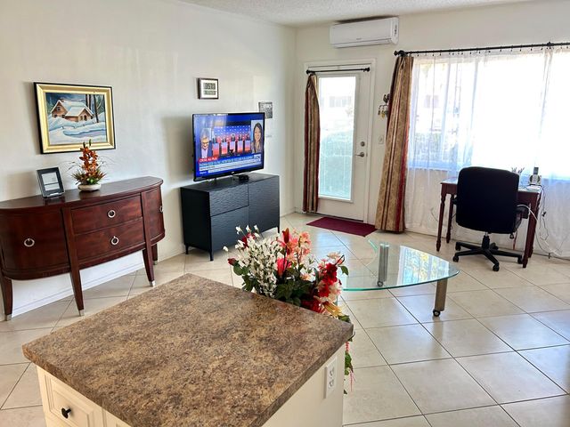 920 SW 11th Avenue 5d, Hallandale Beach, FL 33009