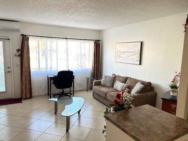 920 SW 11th Avenue 5d, Hallandale Beach, FL 33009