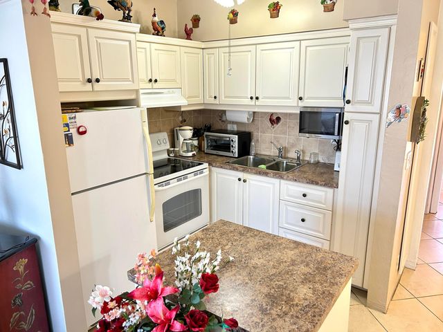 920 SW 11th Avenue 5d, Hallandale Beach, FL 33009
