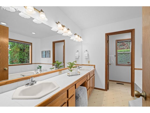 495 Sw 167TH Ave, Beaverton, OR 97006