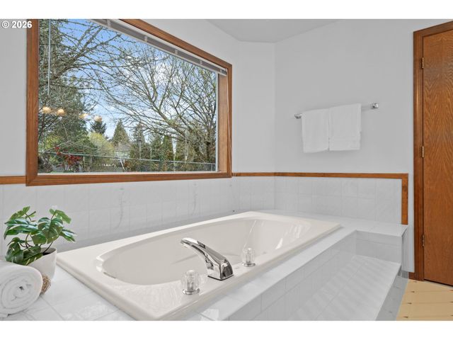 495 Sw 167TH Ave, Beaverton, OR 97006