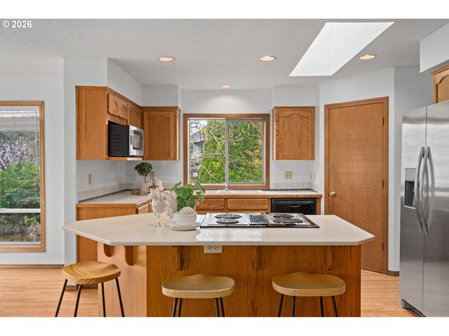 495 Sw 167TH Ave, Beaverton, OR 97006