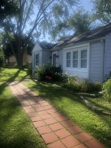 907 W Washington Avenue, Lake Bluff, IL 60044