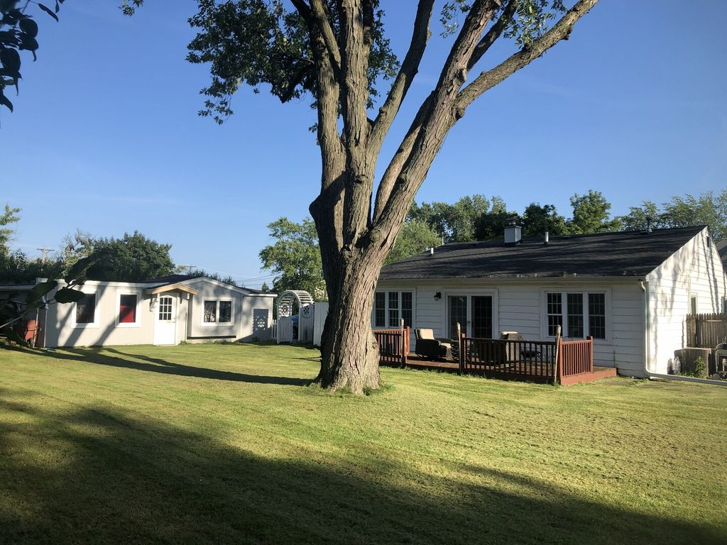 907 W Washington Avenue, Lake Bluff, IL 60044