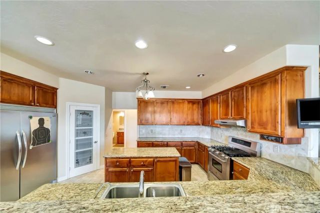 16092 Knoll Drive, California City, CA 93505