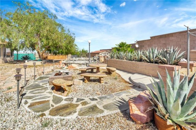 16092 Knoll Drive, California City, CA 93505