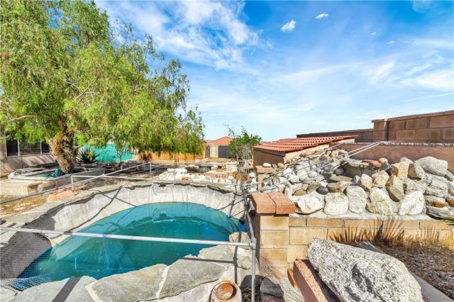 16092 Knoll Drive, California City, CA 93505