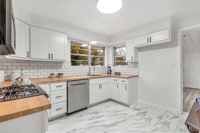 11 Hazelwood Lane, Hazelwood, MO 63042