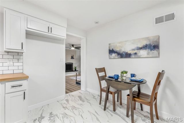 11 Hazelwood Lane, Hazelwood, MO 63042