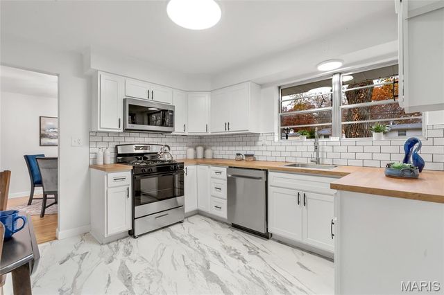 11 Hazelwood Lane, Hazelwood, MO 63042