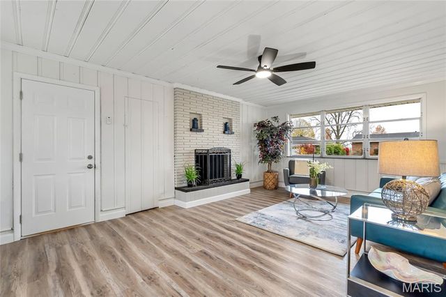 11 Hazelwood Lane, Hazelwood, MO 63042