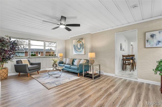 11 Hazelwood Lane, Hazelwood, MO 63042