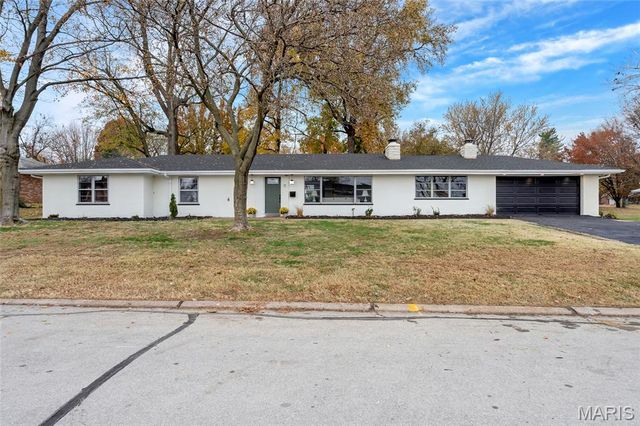 11 Hazelwood Lane, Hazelwood, MO 63042