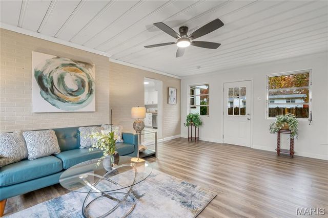 11 Hazelwood Lane, Hazelwood, MO 63042