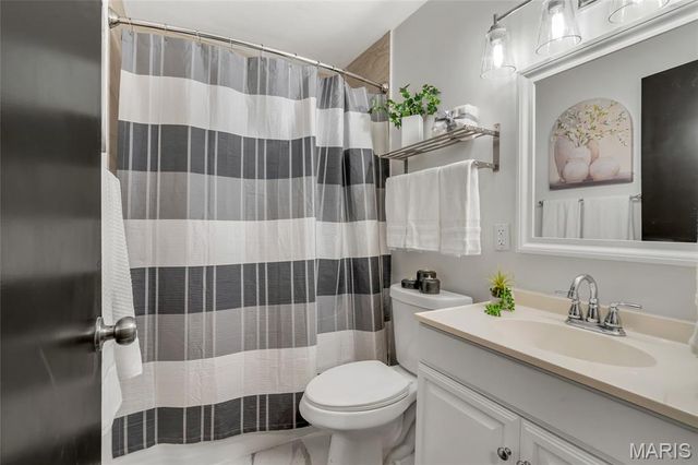 11 Hazelwood Lane, Hazelwood, MO 63042