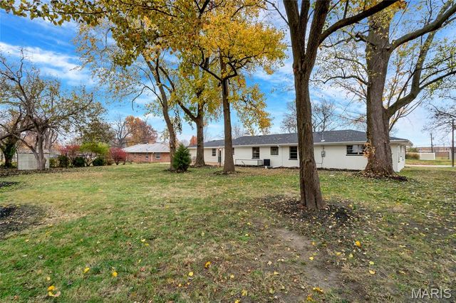 11 Hazelwood Lane, Hazelwood, MO 63042