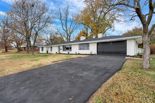 11 Hazelwood Lane, Hazelwood, MO 63042